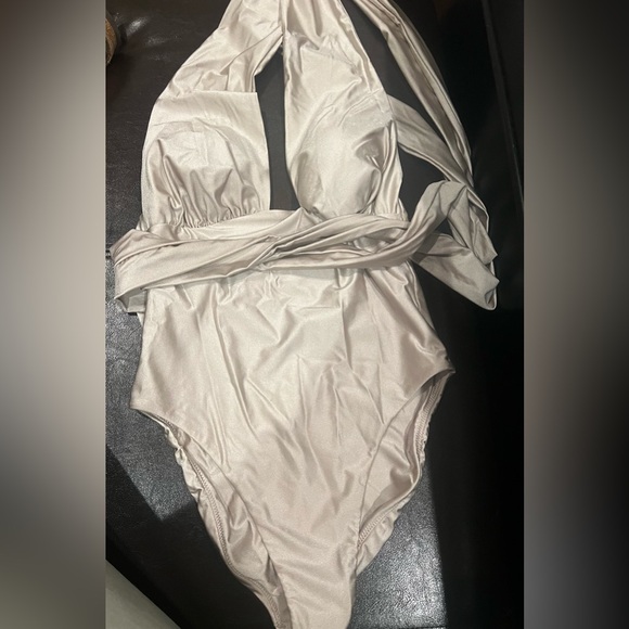 Express metallic Rouched contouring swimsuit - Picture 8 of 8